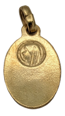 Médaille apparition ovale dorée et émail 17x13 mm