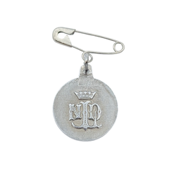 Broche argenté apparition