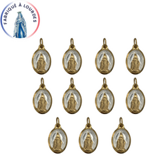 Lotto di Medaglie della Vergine Miracolosa di forma ovale dorata in oro fino 24 carati, fondo bianco