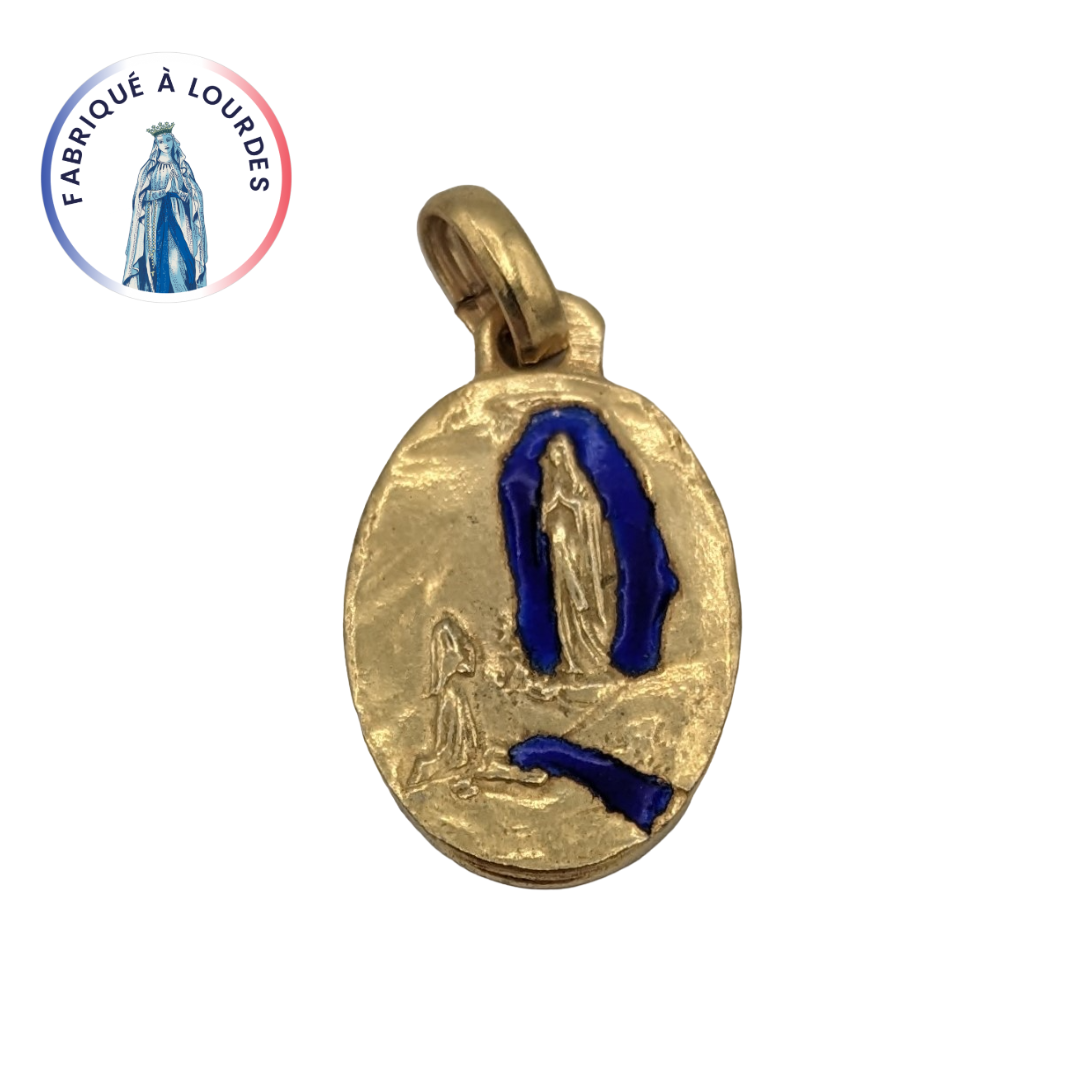 Médaille apparition ovale dorée et émail 17x13 mm