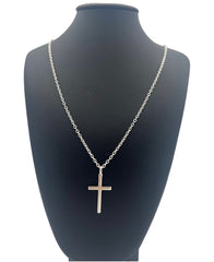 Parure argentée composée d'une croix, 20x30 mm, et d'une chaîne type forçat, 50 cm