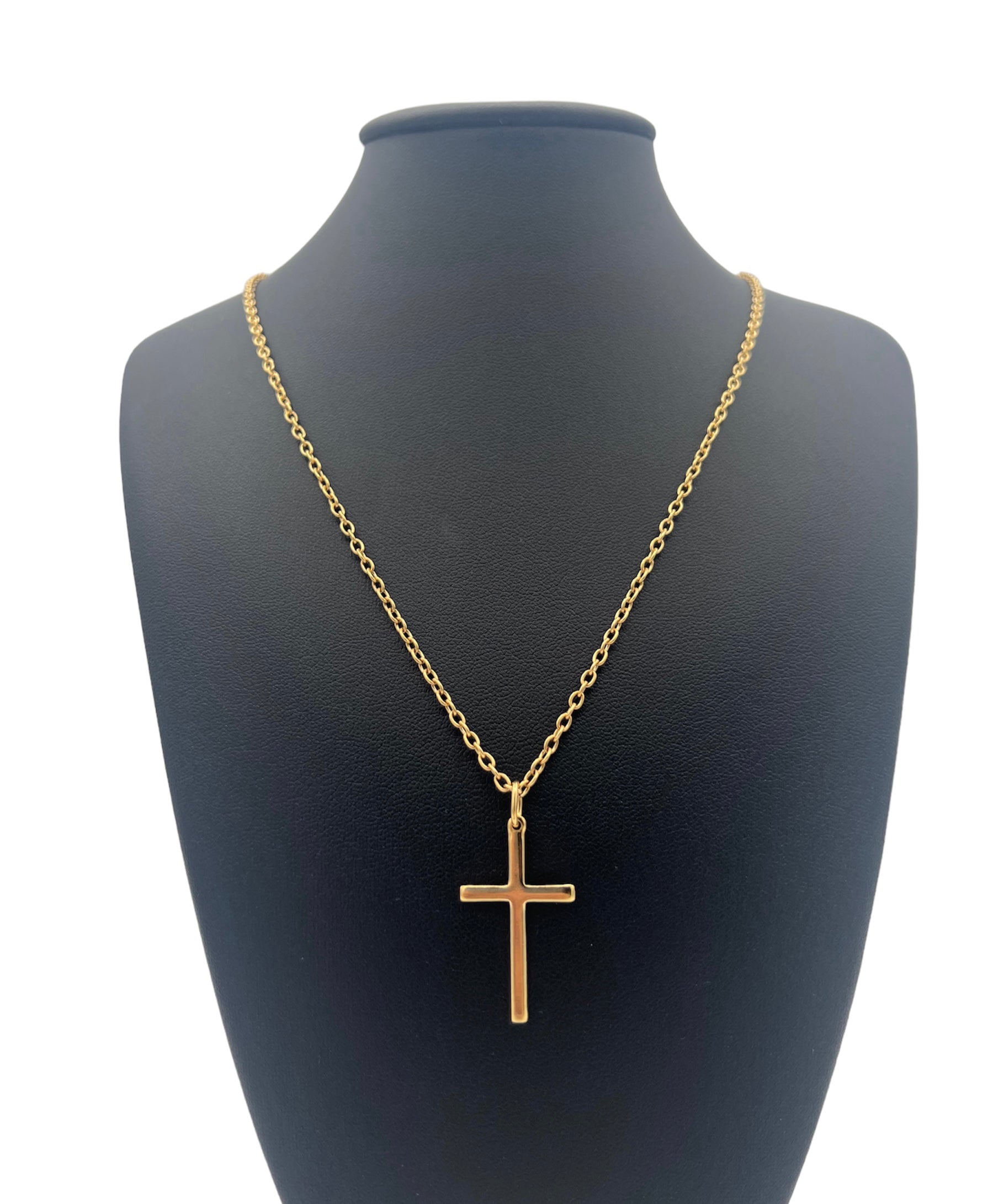 Parure dorée à l'or fin composée d'une croix, 20x30 mm et d'une chaîne, maille type forçat, 50 cm
