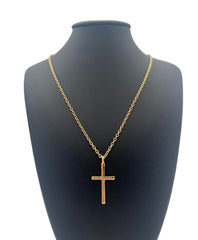Adorno de oro fino compuesto por una cruz, 20x30 mm y una cadena, malla tipo preso, 50 cm.
