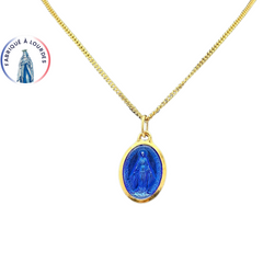 Parure composée d'une médaille de la Vierge miraculeuse ovale dorée or fin 24 carats émail bleu 25 mm et d'une chaîne 50 cm