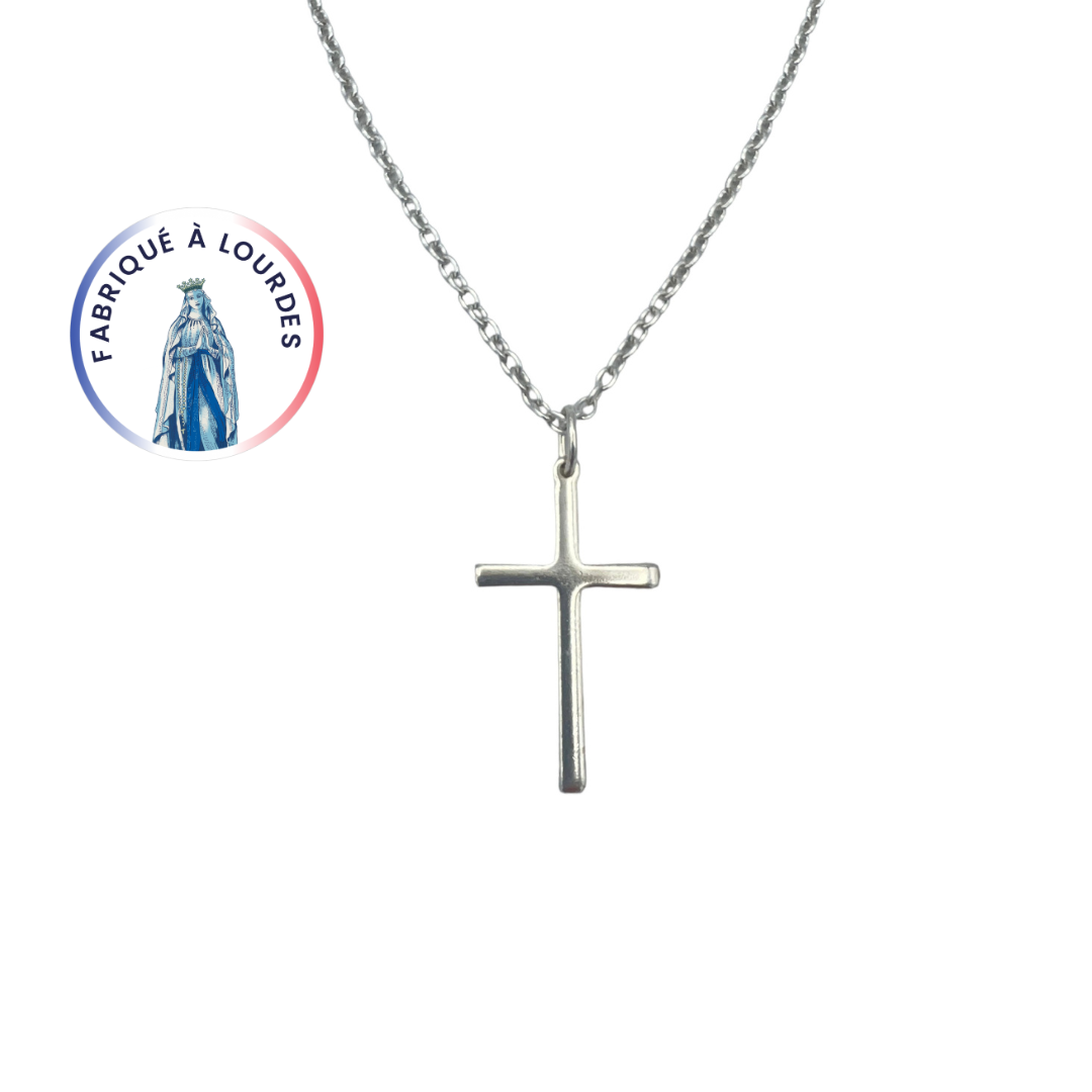 Parure argentée composée d'une croix, 20x30 mm, et d'une chaîne type forçat, 50 cm