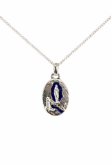 Parure argentée composée d'une médaille ovale apparition emmaillée 20x13 mm et d'une chaine en 45 cm